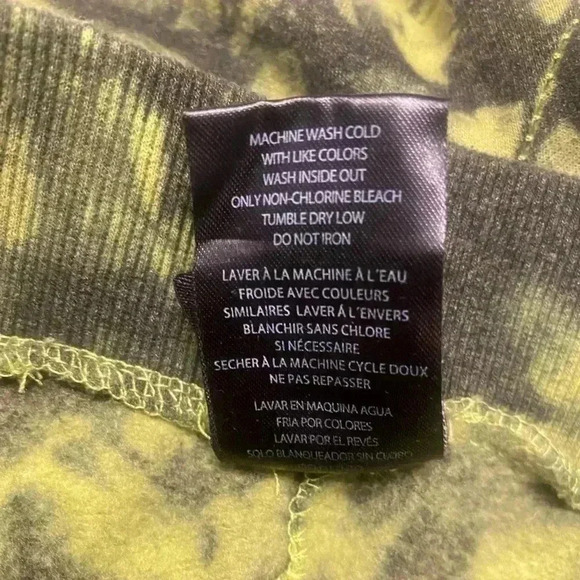 Disney The Nightmare Before Christmas Oogie Boogie Tie Dye Glow in the dark XS - Picture 11 of 11